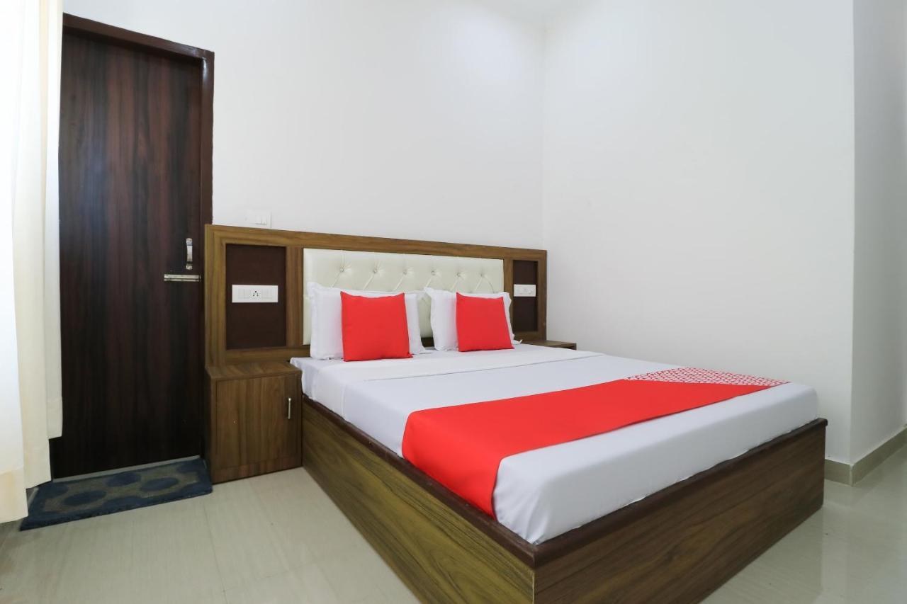 Oyo 64004 Hotel Kartar Zirakpur Екстер'єр фото